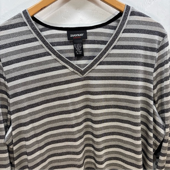 Avenue Relaxed fit V-Neck Striped long sleeve Shirt Gray Silver Black NWT Sz 20 - Picture 4 of 8